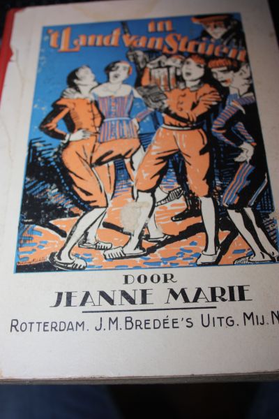 Jeanne Marie, pseud.v. Martha Marijs-Visser - IN T LAND VAN STRIJEN de geschiedenis van een huisgezin onder de Spaansche troebelen.
