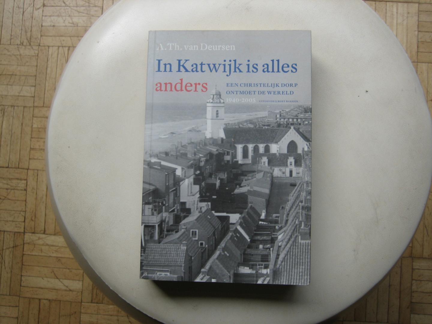 A. Th. van Deursen - In Katwijk is alles anders / Een christelijk dorp ontmoet de wereld 1940-2005