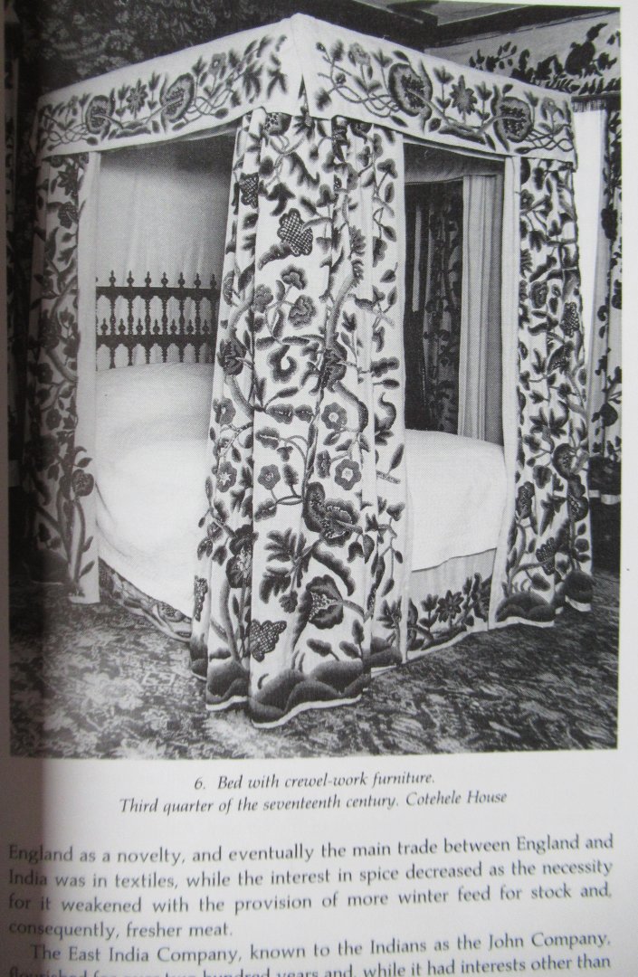 Clabburn, Pamela - The National trust book of furnishing textiles