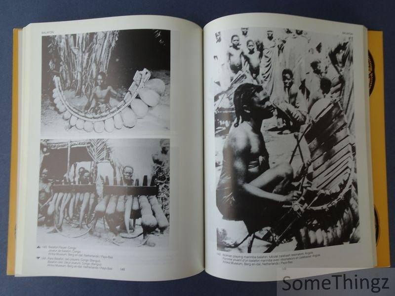 Esther A. Dagan. - When Art Shares Nature's Gift: the African Calabash / Quand l'Art s'allie a la Nature: la Calebasse Africaine. [texte ENG-FR]