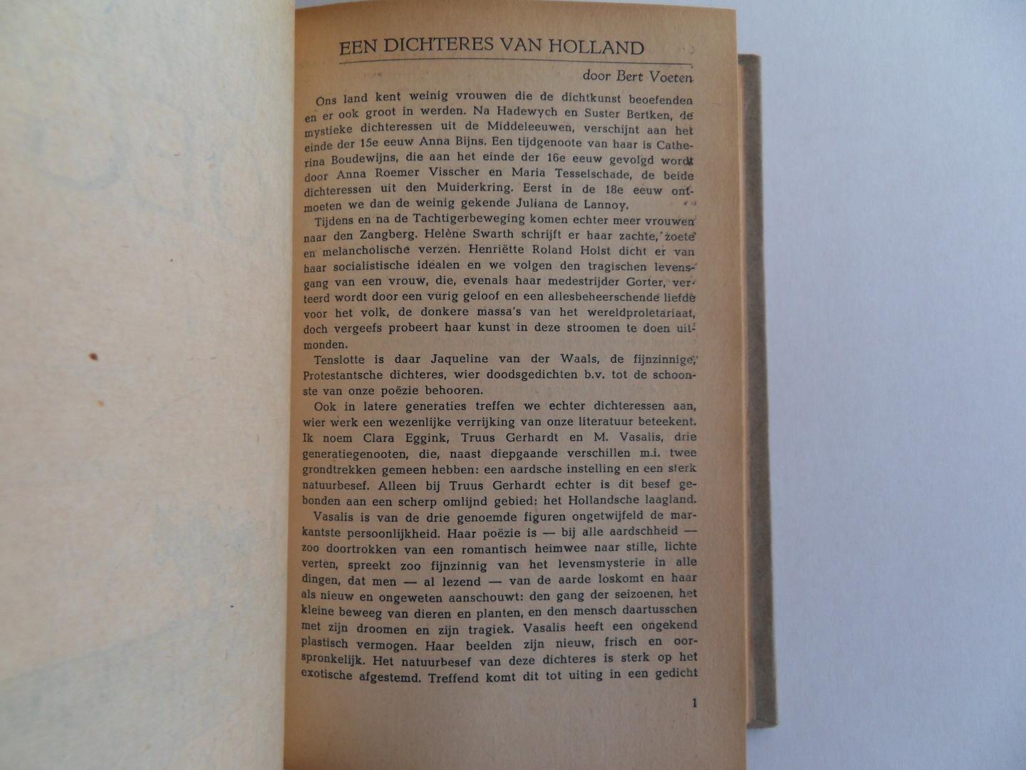 Beaufort, mr. H.L. de; Suchtelen, dr. Nico van; Winterink, J.C. (redactie). - De Nieuwe Ploeg. De delen 1, 2, 3 (october t/m december 1945), complete jaargang 1946 en 1 (januari 1947). Enige bijlagen mee gebonden (zie meer info).