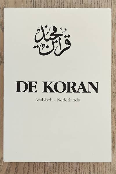 KORAN. - De heilige Qor'aan met Nederlandse vertaling. De Koran. Onder auspicien van wijlen Hazrat Mirza Bashir-ud-din Mahmut Ahmad. Hoofd van de Ahmadiyya Beweging. Arabisch - Nederlands.