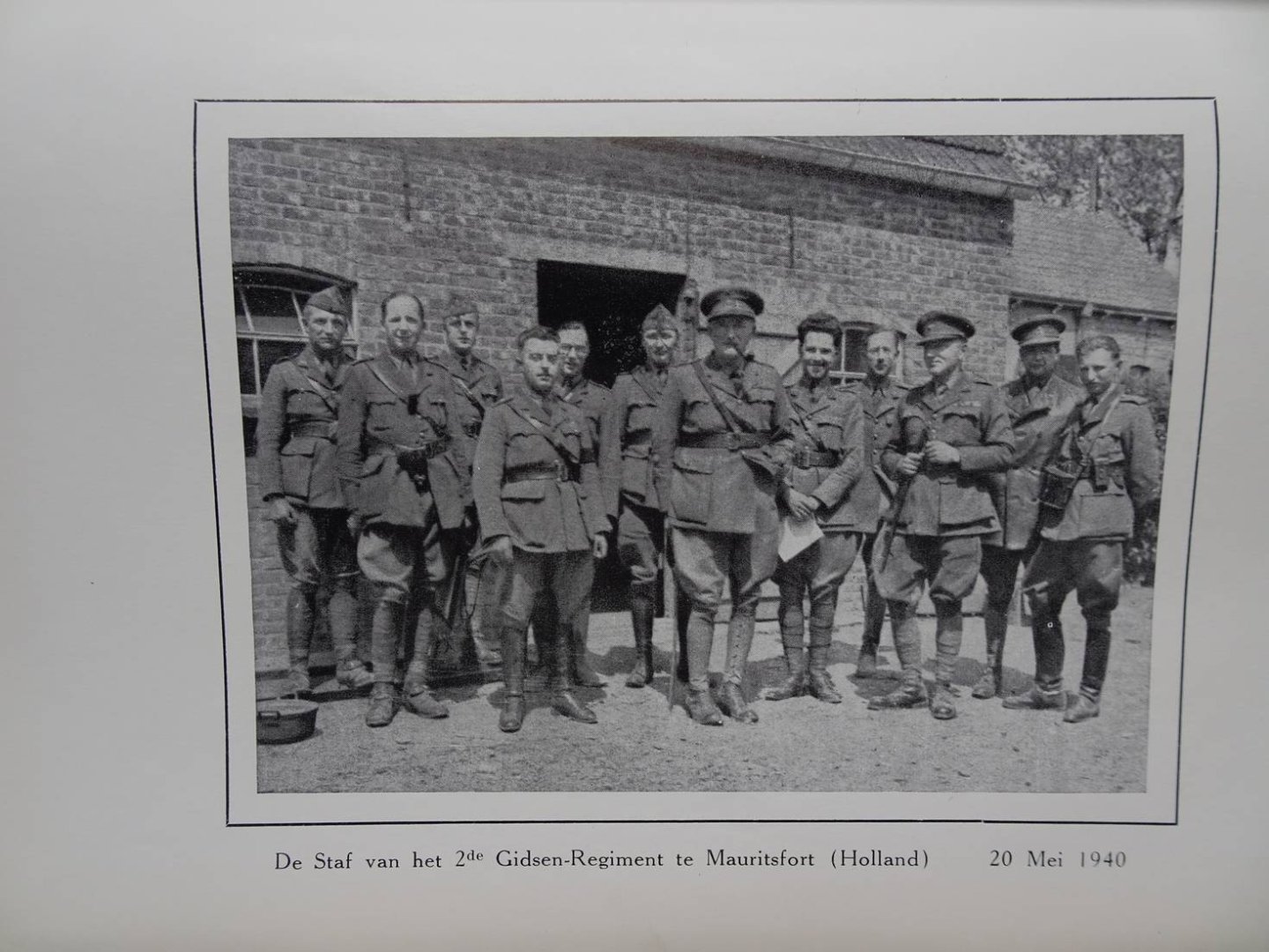 Maele, W. Pierre van & Jules De Boeck. - Het 2de Gidsen-Regiment te Velde. Belevenissen uit de Veldtocht van Mei 1940, voorafgegaan door een inleiding betreffende de wederoprichting van het 2 G. en door een voorwoord handelend over de Mobilisatieperiode.