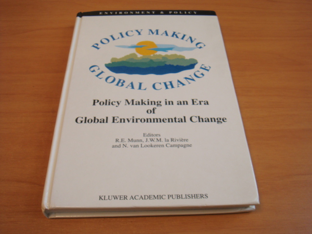 Munn, R.E & KLa Riviere. J.W.M e.a - Policy Making in an Era of Global Environmental Change