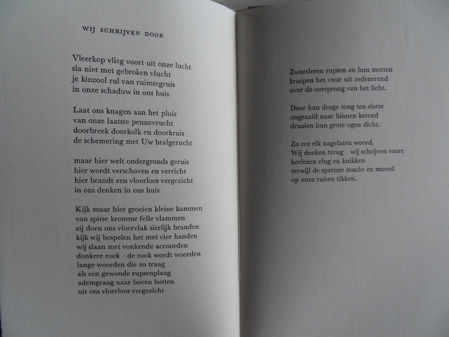 Vroman, Leo. - Wij schrijven door. [ Genummerd exemplaar 56 / 85 ].