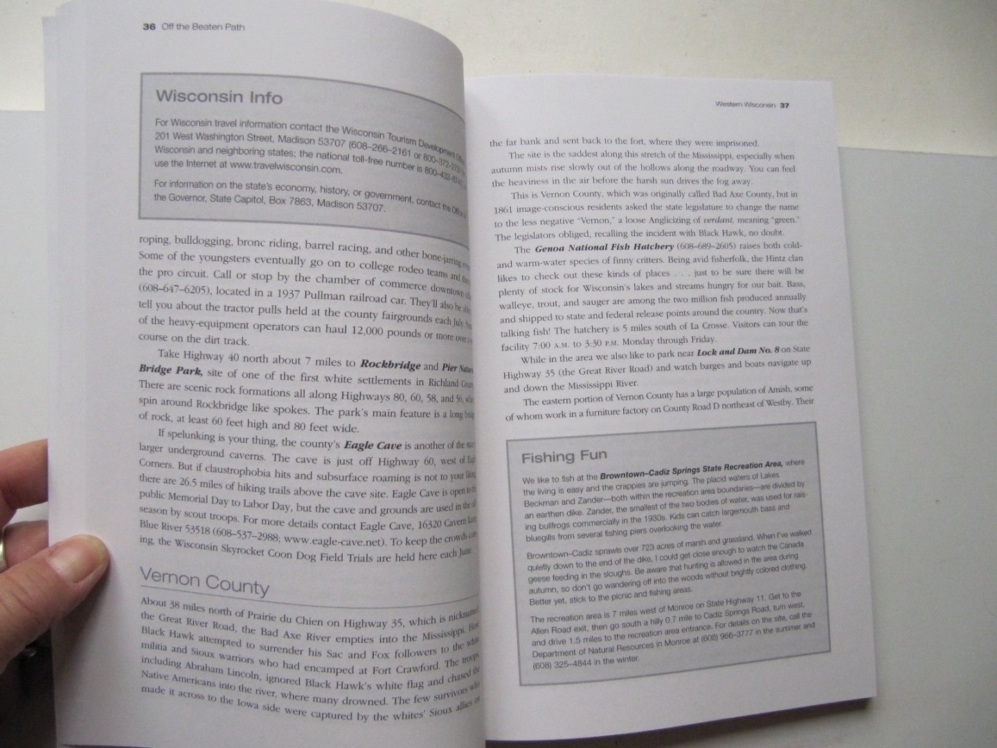 Martin Hintz and Daniel Hintz - Off the Beaten Path -Wisconsin [a guide to unique places]