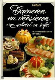 Knutzen, Gisela - Garneren en versieren van schotel en tafel - 250 decoratietips in kleur van Oetker