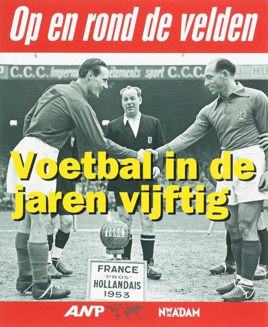 FRANS OOSTERWIJK - Voetbal in de jaren vijftig in 99 beelden -Op en rond de velden