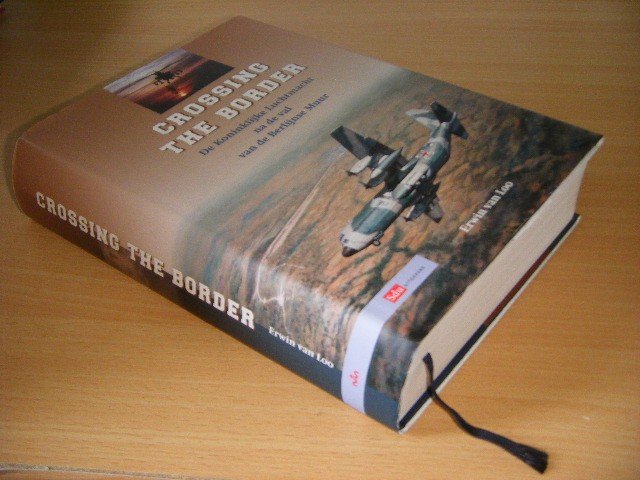 Erwin van Loo - Crossing the Border Koninklijke Luchtmacht na de val van de Berlijnse Muur