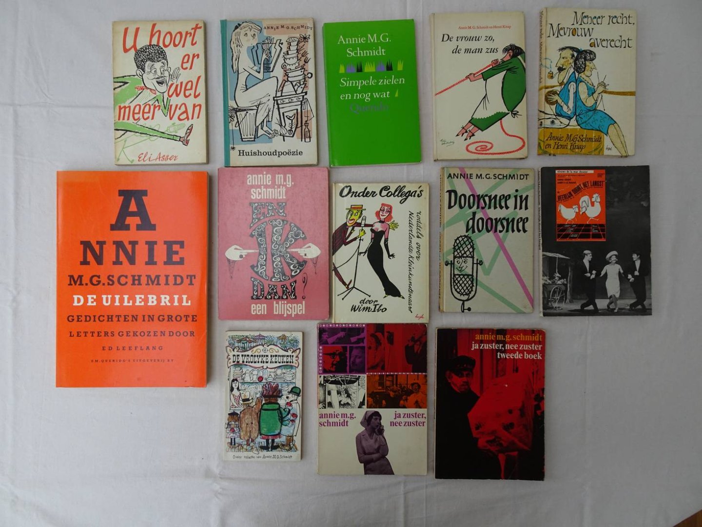 Schmidt, Annie M.G., Fiep Westendorp, Eli Asser, Wim Ibo & Henri Knap. - Huishoudpoëzie/ Simpele zielen en nog wat/ De vrouw zo, de man zus/ Meneer recht, Mevrouw averecht/ En ik dan? een blijspel/ U hoort er wel meer van. Twaalf gesprekken met bekende VARA-medewerkers/ Onder collega's. Roddels over Nederlandse kle...