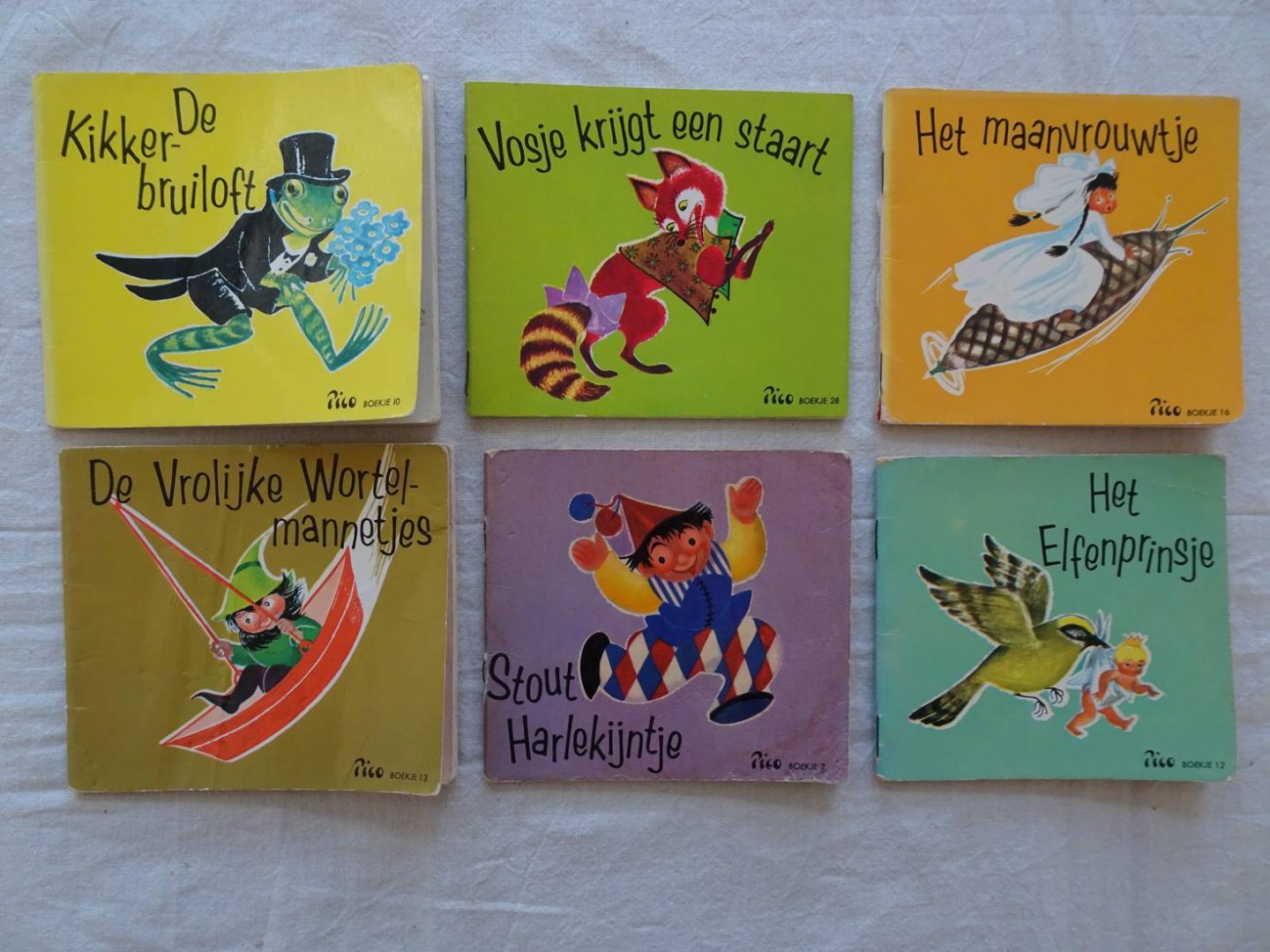 Larissa, Maggy, Marga Kerklaan & Nans van Leeuwen. - Vosje krijgt een staart/ Het maanvrouwtje/ De kikkerbruiloft/ De vrolijke wortelmannetjes/ Het elfenprinsje/ Stout harlekijntje. 6 titels uit de reeks Pico-boekjes.
