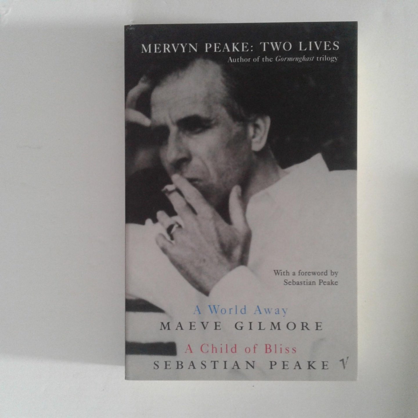 Peake, Mervyn ; Gilmore, Maeve ; Peake, Sebastian - Two Lives ; A Warld Away ; A Child of Bliss