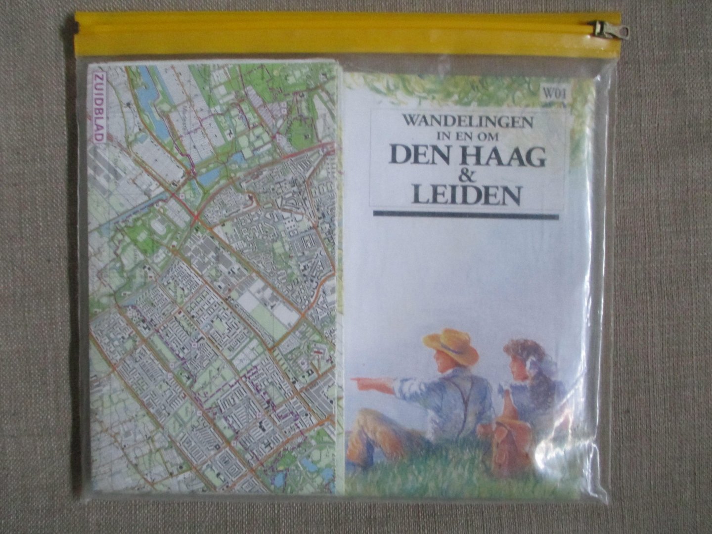  - Wandelingen in en om Den Haag & Leiden. 2 Grote stafkaarten 1:25.000, 23 beschreven wandelingen van 8 toto 22 km
