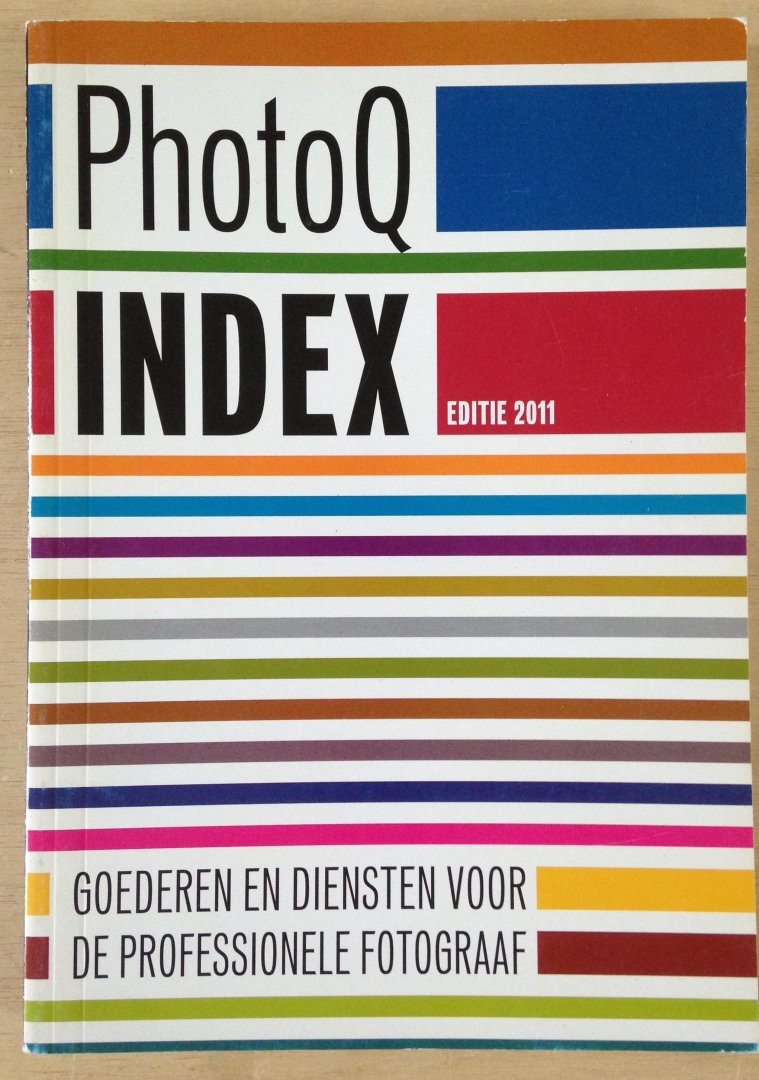 PhotoQ - De ontdekking - PhotoQ Jaarboek 2011 - 2012 met index van goederen en diensten voor de professionele fotograaf
