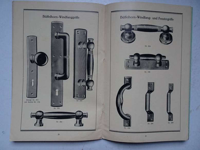 N.n.. - Musterbuch über Bau- u. Möbelbeschläge aus Büffelhorn.