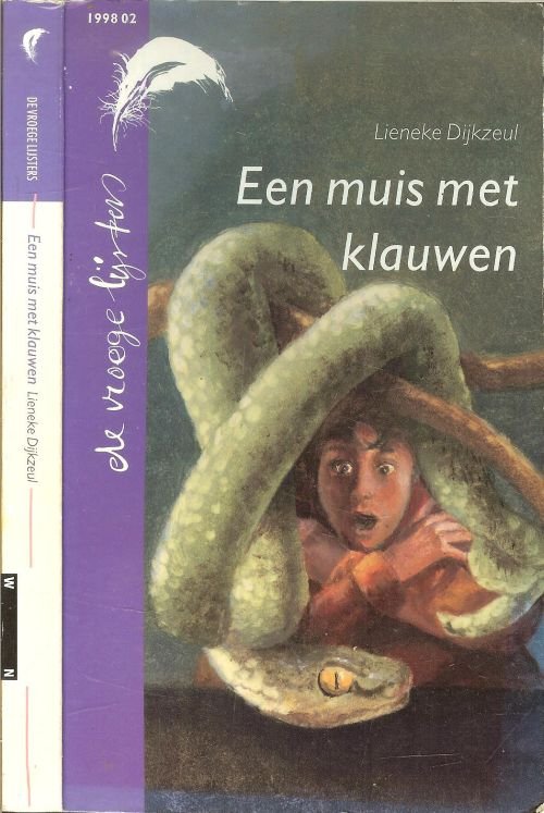 Dijkzeul Lienke... - Een muis met klauwen   ....   Merel zit in de val, Haar  vader is aan het afrekenen in het benzinestation waar haar broer werkt en ineens springt er een wildvreemde man naast haar in de auto.