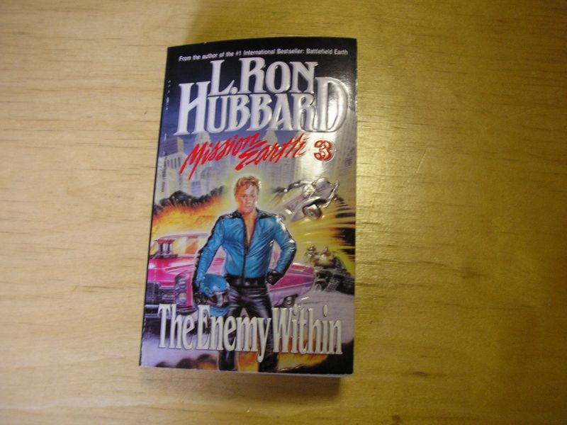Hubbard, L. Ron - The Enemy within, part of: Mission Earth (volume 3)