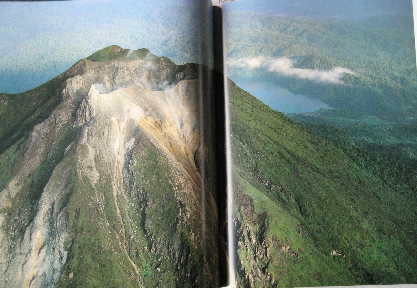 Vatikiotis, Michael - Over Indonesia. Aerial views of the Archipelago