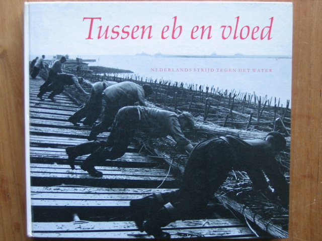 Noordam, B.W. - Tussen eb en vloed. Nederlandse strijd tegen het water