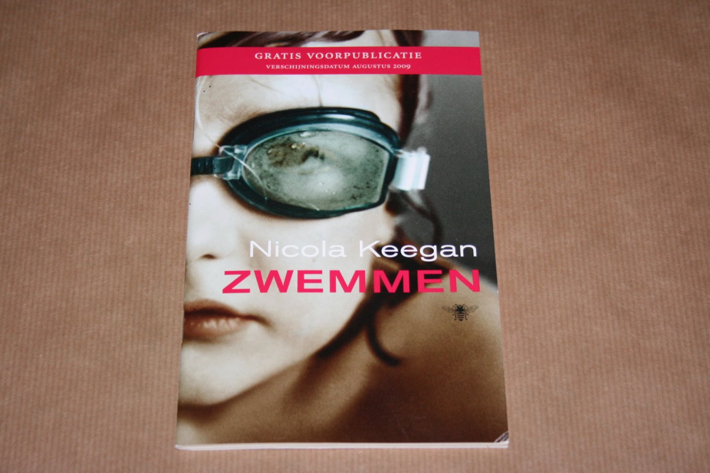 Nicola Keegan - Zwemmen  -- Voorpublicatie