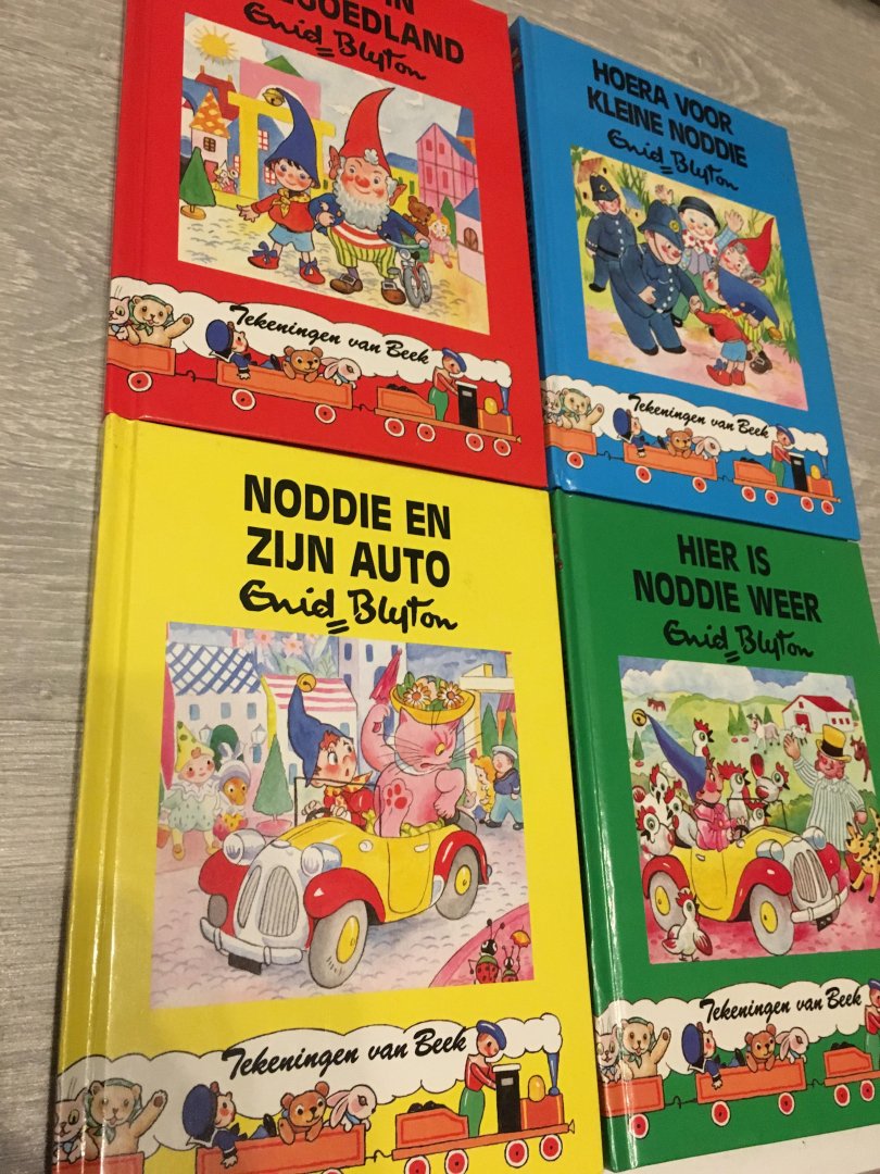 Blyton - 4 delen van Noddie; 1) in speelgoedland, 2) Hoera voor kleine Noddie, 3) Noddie en zijn auto, 4) Hier is Noddie weer