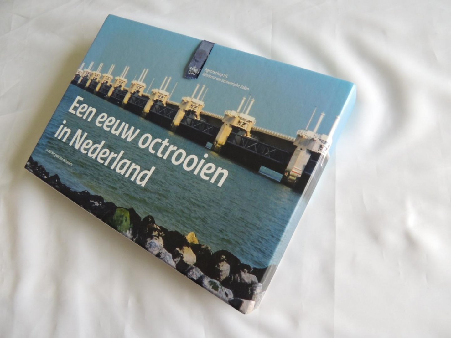 Hanneman, H.W.A.M. (redactie) - Een eeuw octrooien in Nederland  - Zes delen COMPLEETin casette