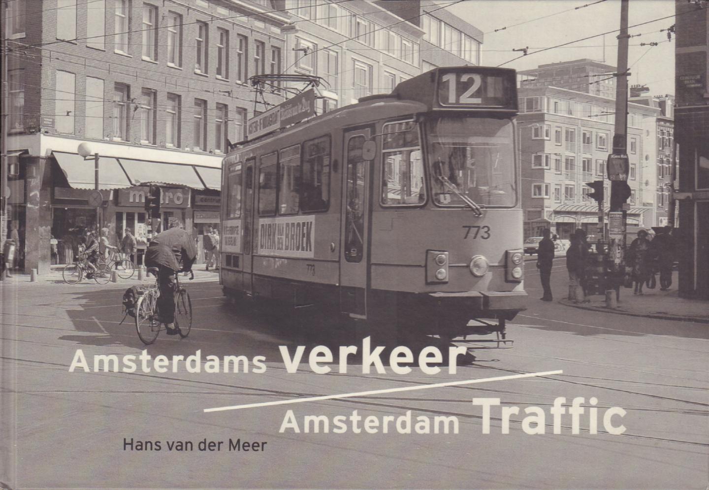 Meer, Hans van der - Amsterdams Verkeer / Amsterdam Traffic (fotoboekje), 71 pag. kleine hardcover, gave staat