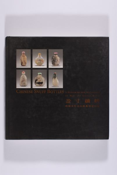 Robert KLEINER (preface and introduction) - Chinese snuff Bottles. A miniature art from the collection of Mary and George Bloch. Pages show two or three images of the 370 objects with a text in English and Chinese.