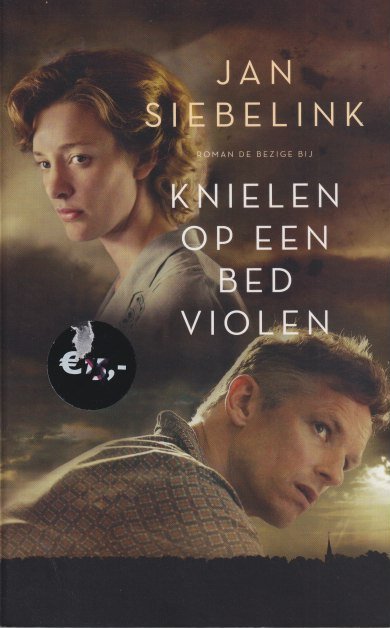 Siebelink, Jan - Knielen op een bed violen: Roman