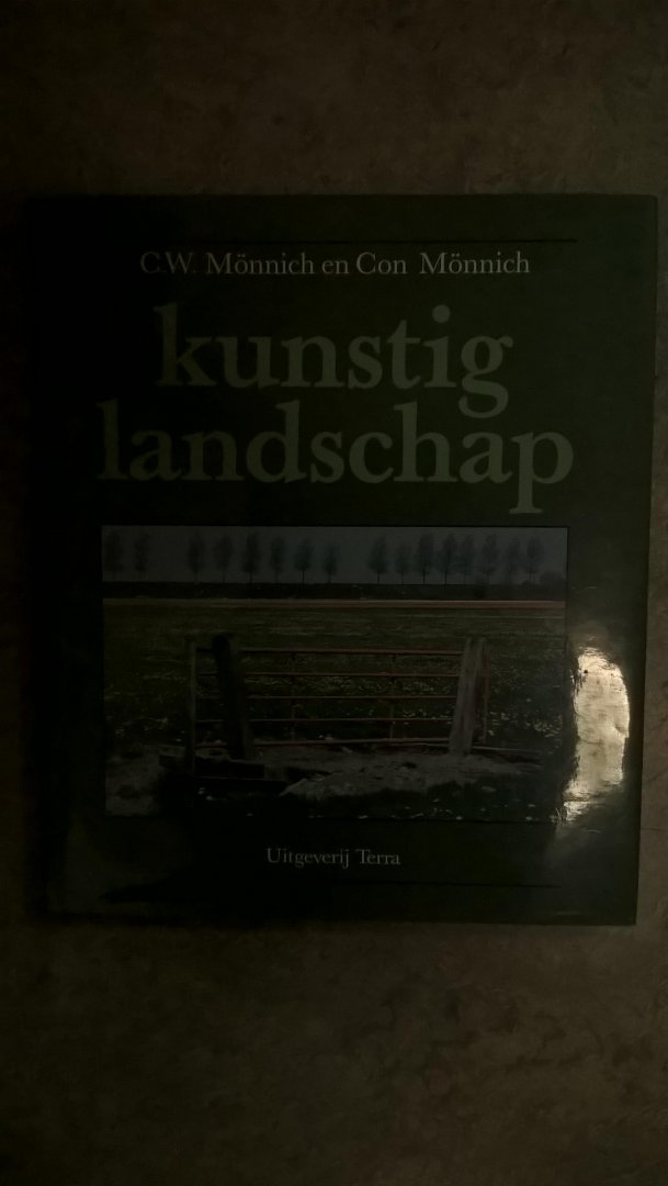 Mönnich, Prof. Dr. C.W. & Con Mönnich (foto's) - Kunstig landschap