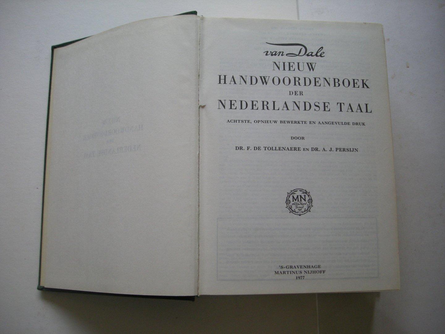 Tollenaere, Dr.F.de en Persijn, Dr.A.J. - Van Dale Nieuw Handwoordenboek der Nederlandse Taal