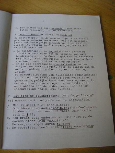Sterk, J.A.G. - Kleine HANDLEIDING voor alle, die moeten spreken, discussieren en vergaderen