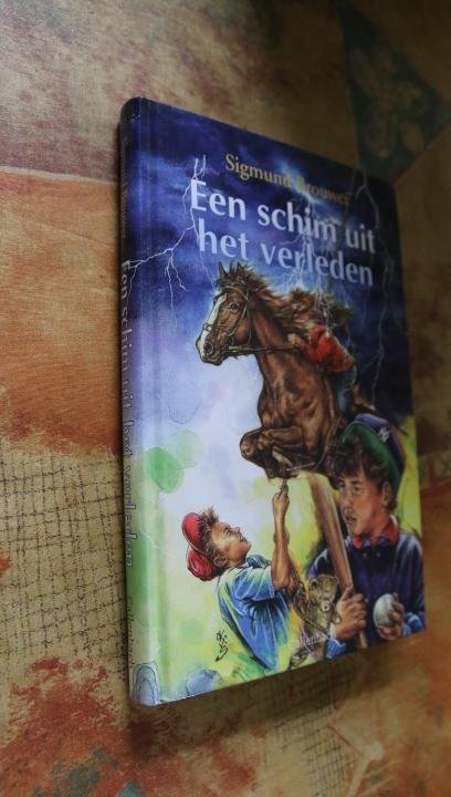 Brouwer, Sigmund - Een schim uit het verleden