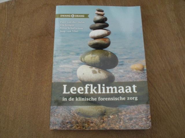 Helm, Peer van der, Kroger, Uta, Schaftenaar, Petra, Vliet, Jan Jaap van - Leefklimaat in de klinische forensische zorg / in de klinische forensische zorg