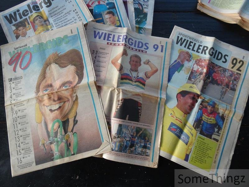 Coll. / Het Nieuwsblad - De Gentenaar - Het Volk - Sportwereld. - Wielergids. 22 jaargangen: van 1984 tot en met 2004 en 2006. Het Nieuwsblad - De Gentenaar - Het Volk - Sportwereld.