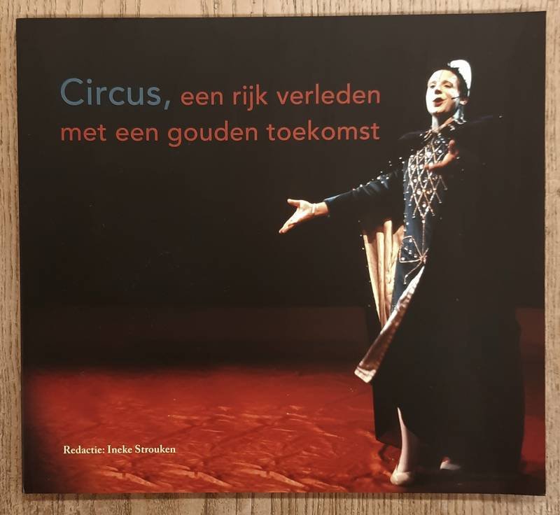 STROUKEN, INEKE. - Circus, een rijk verleden met een gouden toekomst