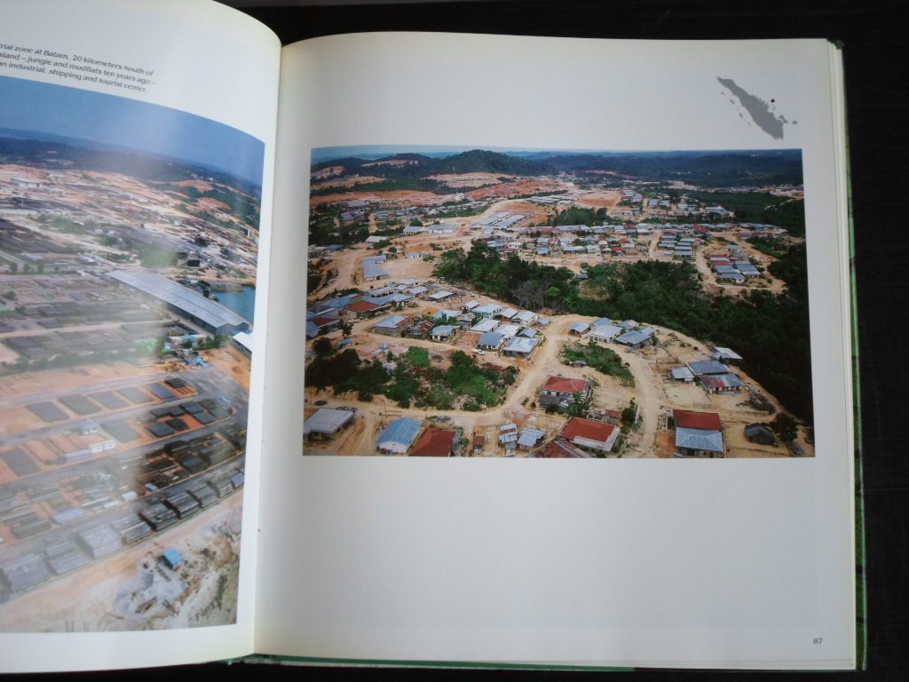 Atmowiloto, Arswendo - Indonesia from the air