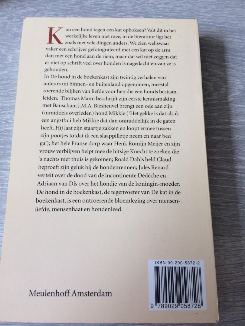 Diversen - De hond in de boekenkast / druk 2