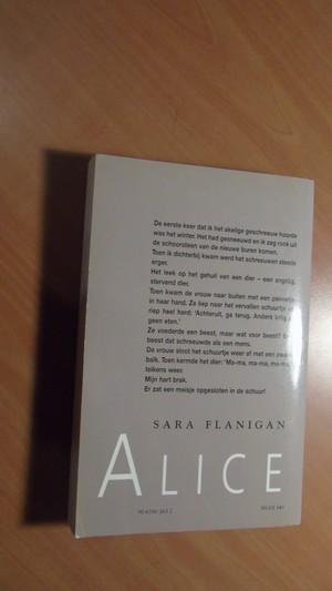 Flanigan, Sara - Alice het meisje in de schuur