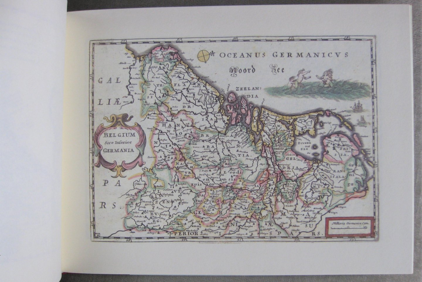 Colom, J. A.  -  Groothuis, Wil M. (Inleiding) - Vyerige colom  -  Verthonende De 17 Nederlandsche Provintien