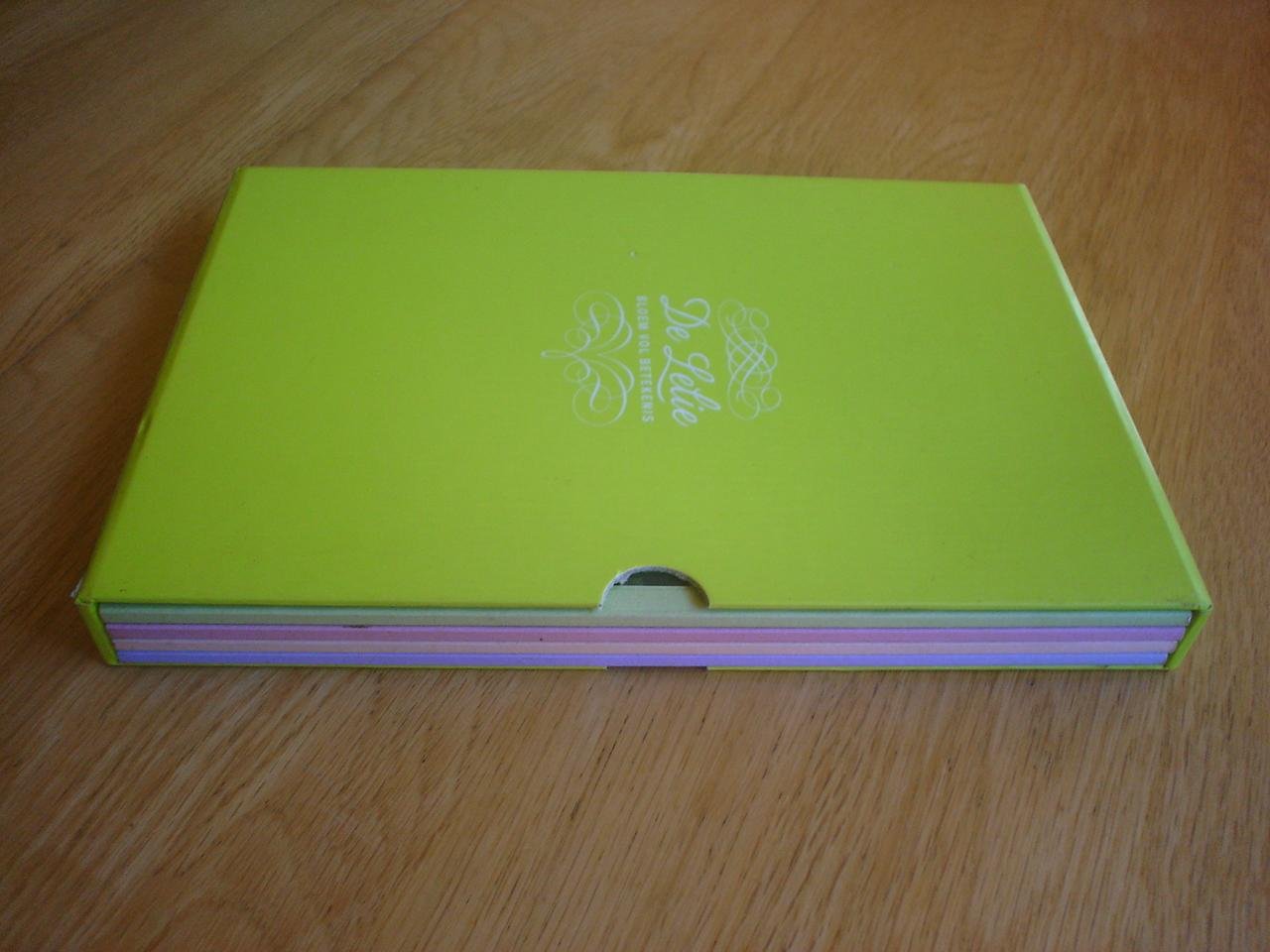  - 4 delen De Lelie, bloem vol betekenis / Zuiverheid, Vrouwelijkheid, Liefde, Vergankelijkheid.