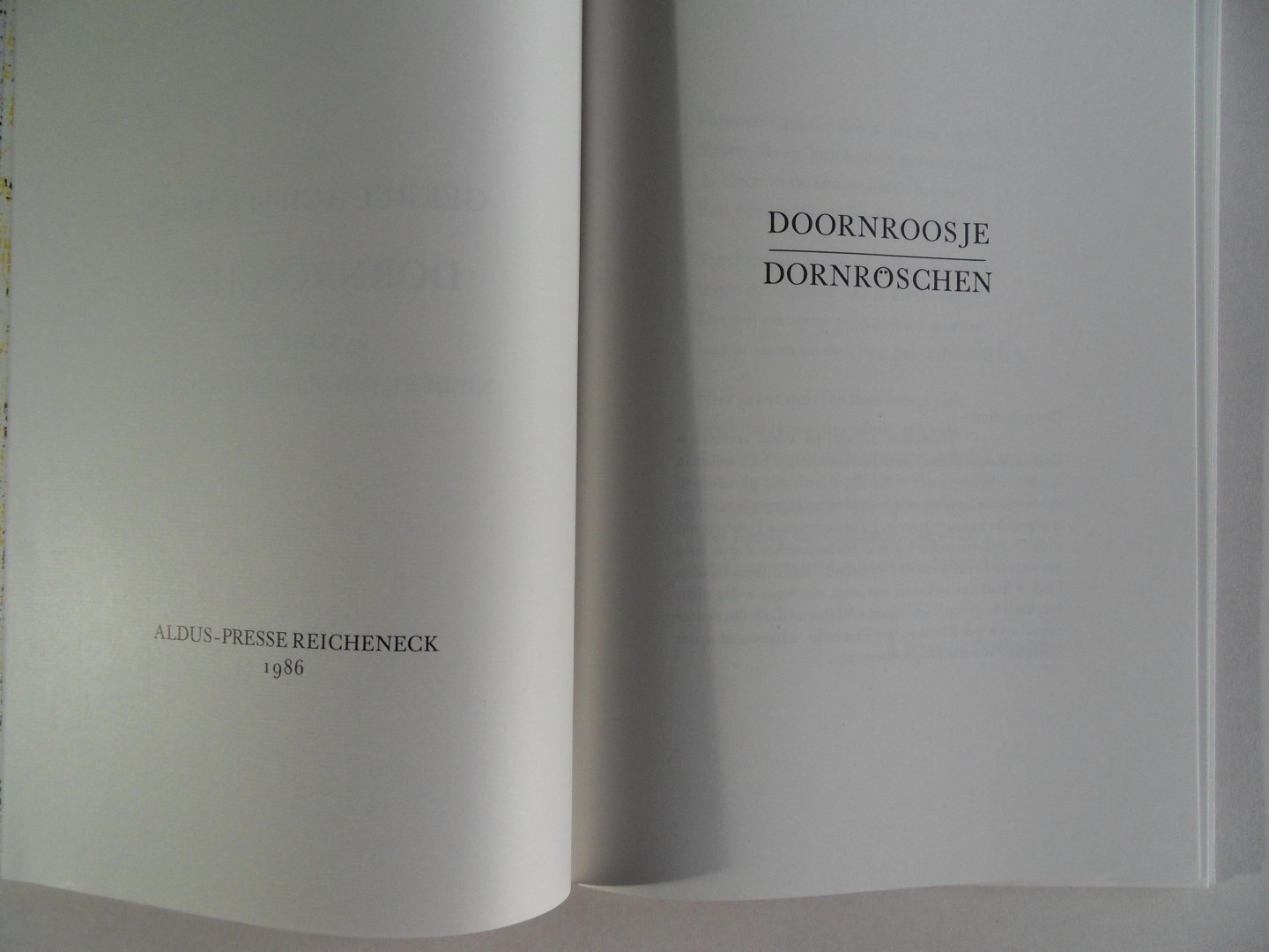 Achterberg, Gerrit. [ GESIGNEERD en van een uitleiding voorzien door de drukker Arno Piechorowski ]. - Dornröschen.- Doornroosje - 25 Sonette Niederländisch und Deutsch. [ Genummerd exemplaar 39 / 111 ].