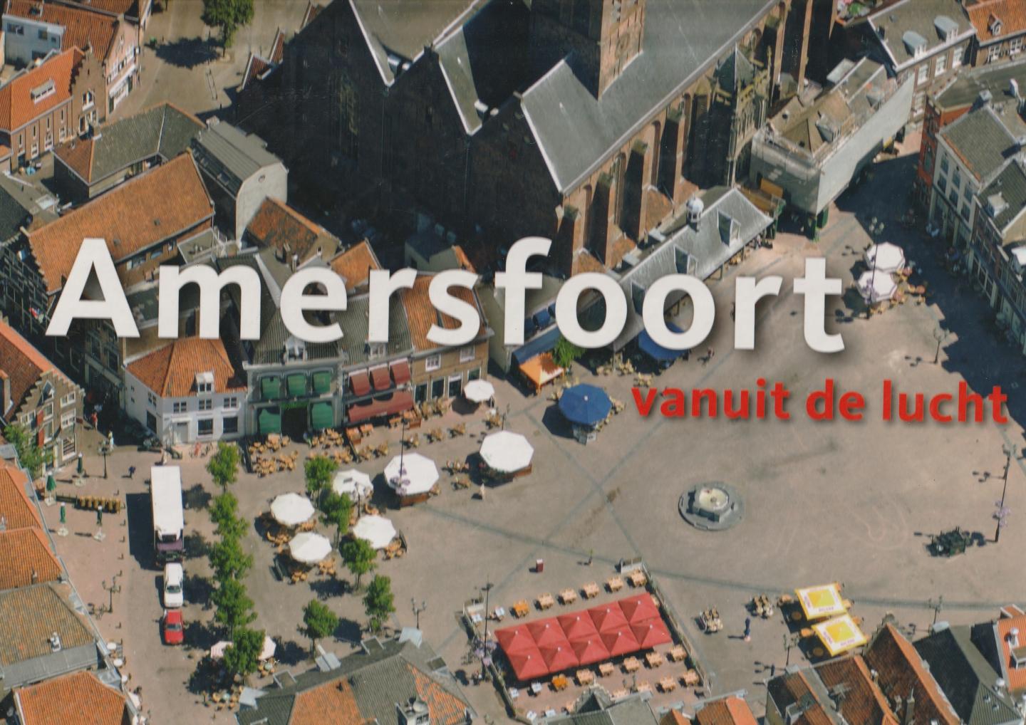  - Amersfoort vanuit de lucht / foto's: Hans Brons en Paul Deelman, tekst: Cor van den Braber en Burchard Elias