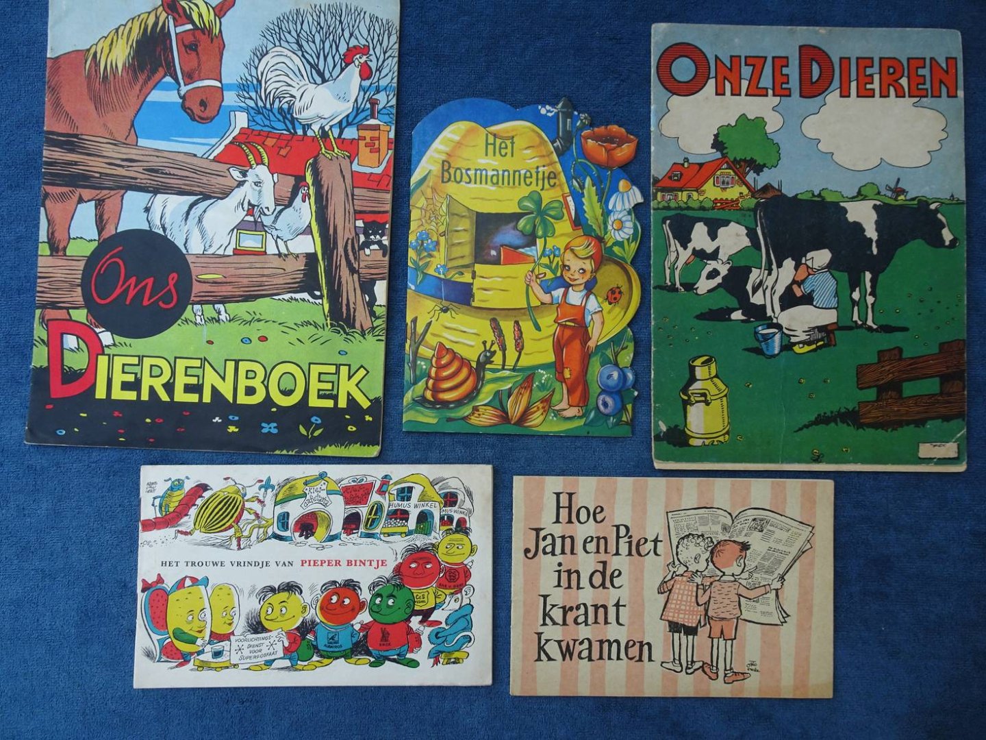 Leeuw, Gerard de, et al. - Het Bosmannetje/ Het trouwe vrindje van Pieper Bintje/ Hoe Jan en Piet in de krant kwamen/ Onze dieren/  Ons Dierenboek. 5 kinderboeken.