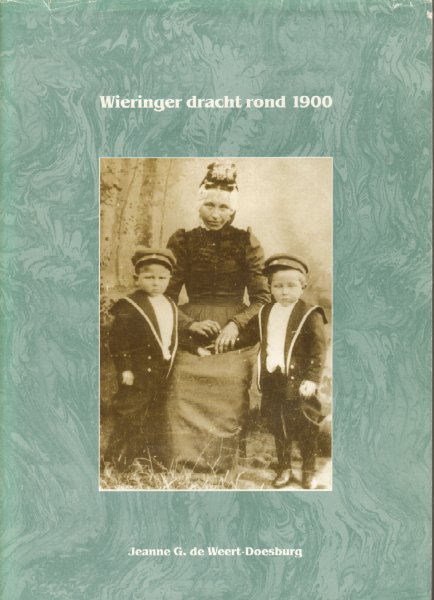 Weert-Doesburg, Jeanne G. de - Wieringer Dracht rond 1900, met medewerking van Jo Daan en vele Wieringers, 132 pag. hardcover + stofomslag, gave staat (wel ontbreekt de losse stofomslag)