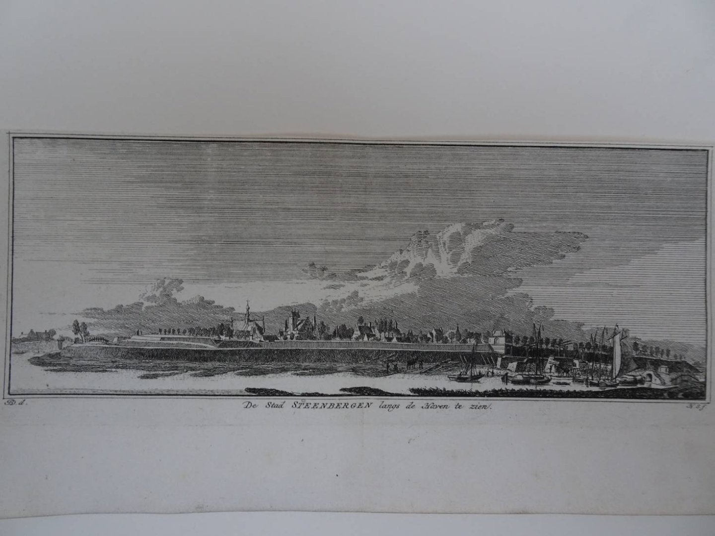 Steenbergen. - De Stad Steenbergen langs de haven te zien.