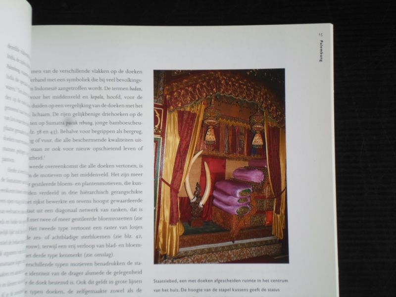 Heringa, Rens - Een schitterende geschiedenis, Weefsels en batiks van Palembang en Djambi [Z.Sumatra]