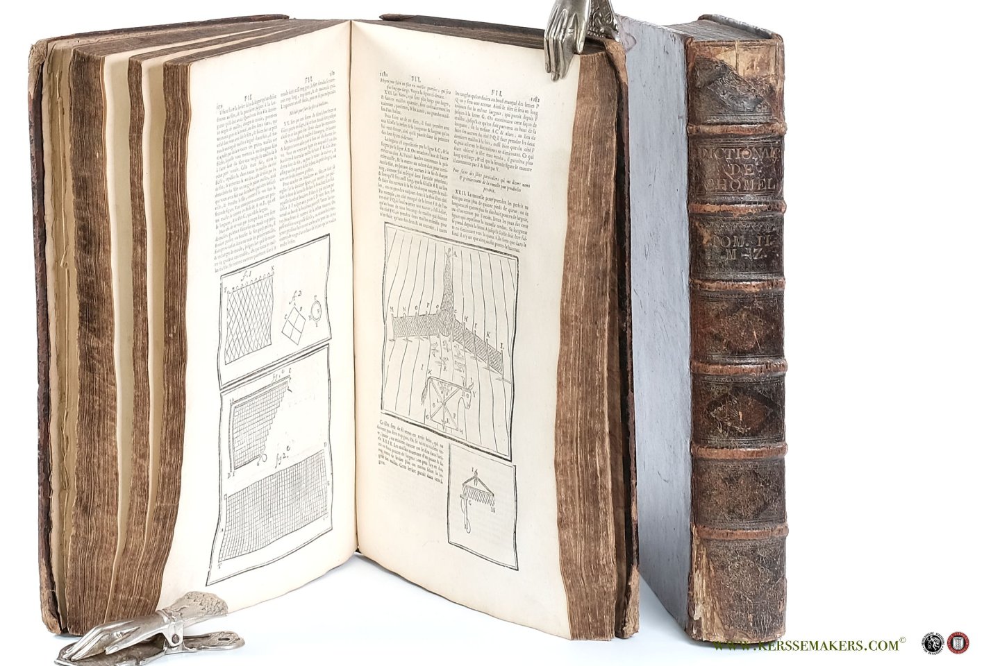 Chomel, Noel. - Dictionnaire oeconomique, contenant divers moyens d'augmenter son bien, et de conserver sa santé. [ 2 volumes ].