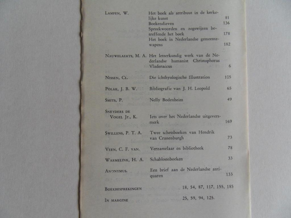 Gumbert, H.L. (redactie [ bijdragen van diverse verschillende auteurs ]. - Folium- Librorum Vitae Deditum. [ COMPLEET IN LOSSE DELEN = 15 delen met drie losse bladen met de jaarinhoud en het 'afscheidskaartje" ].