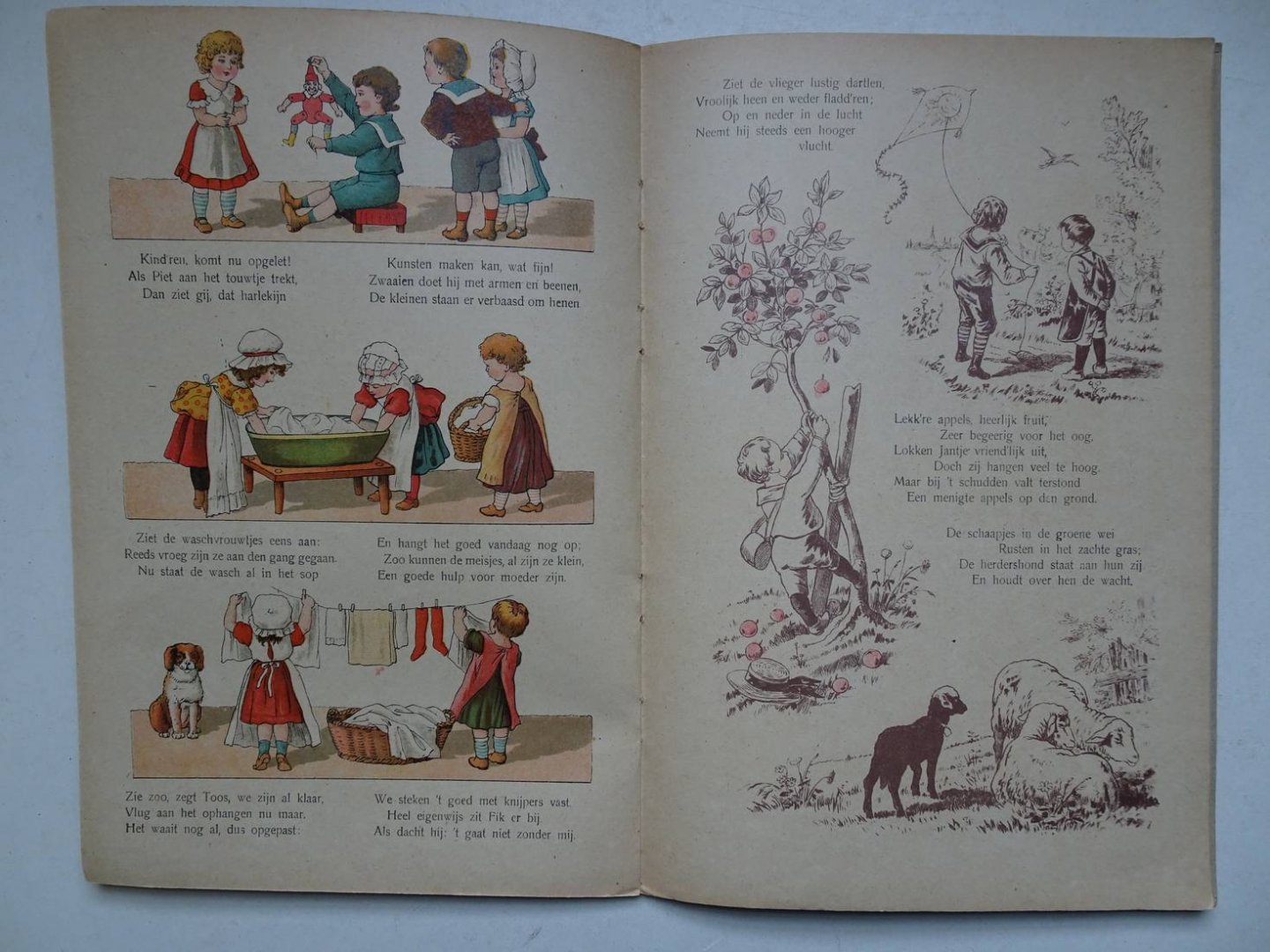 N.n.. - Hoe de kleinen zich vermaken.